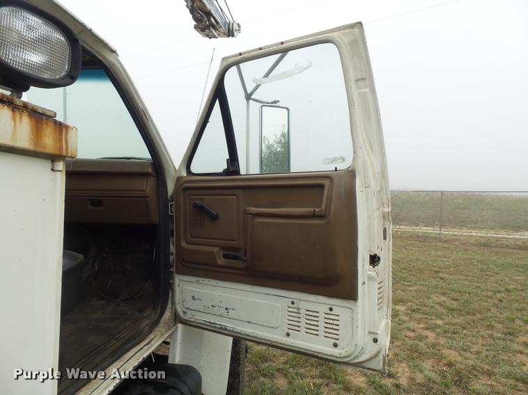 image for item DB6449 1987 Ford F700 service truck