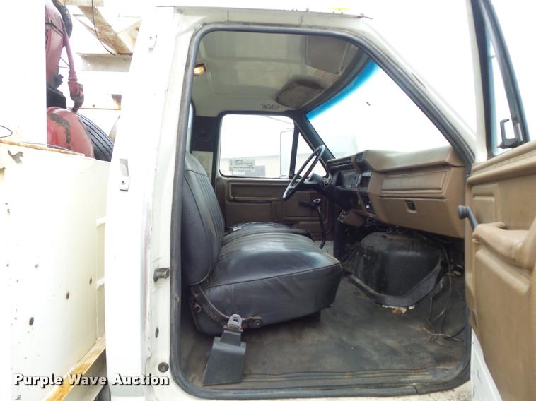 image for item DB6449 1987 Ford F700 service truck