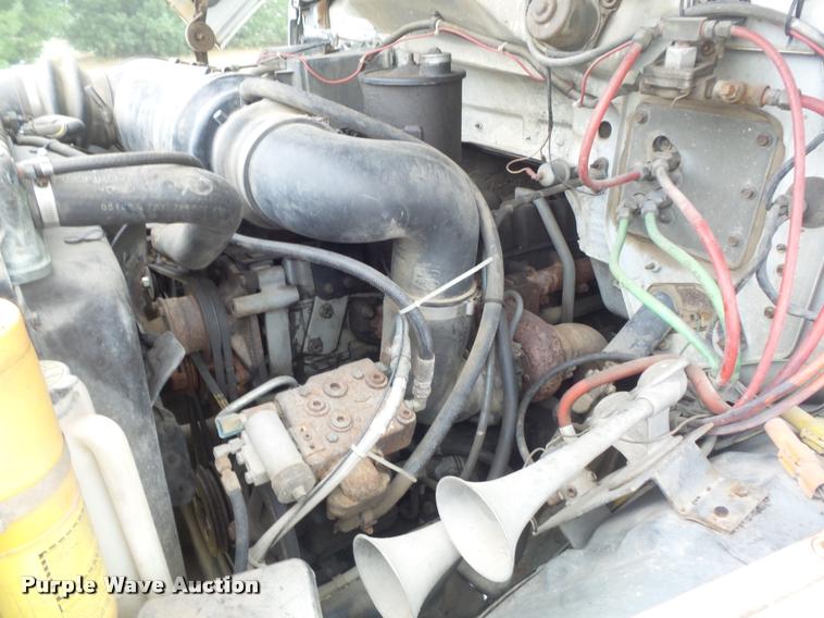 image for item DB6449 1987 Ford F700 service truck