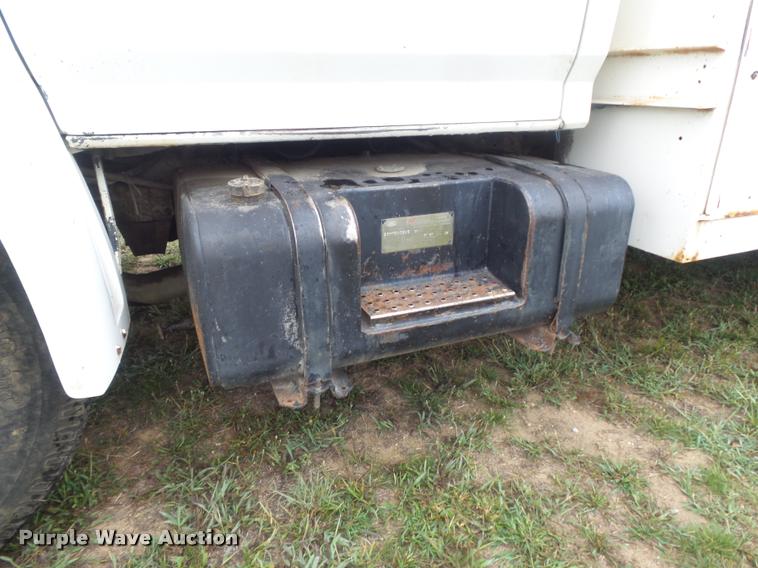 image for item DB6449 1987 Ford F700 service truck