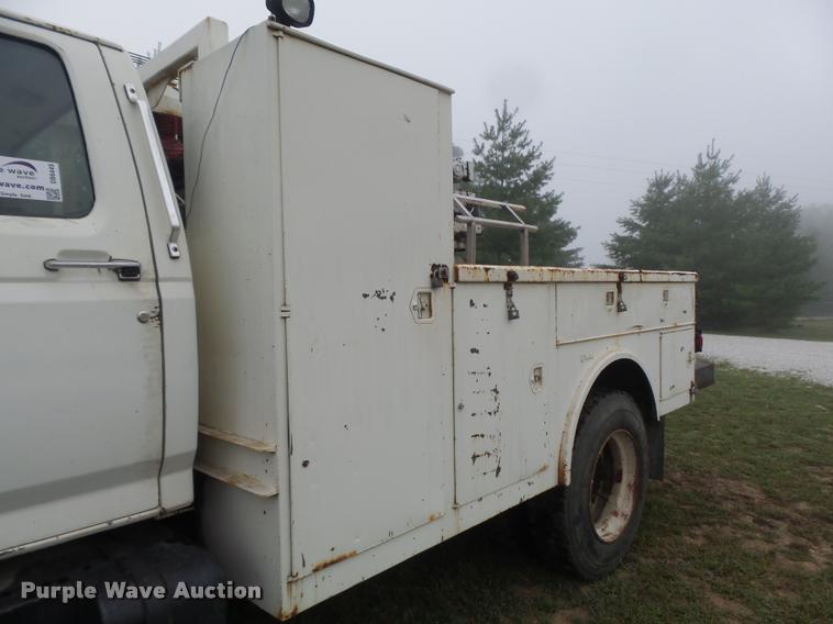 image for item DB6449 1987 Ford F700 service truck