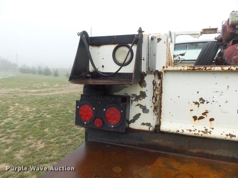 image for item DB6449 1987 Ford F700 service truck