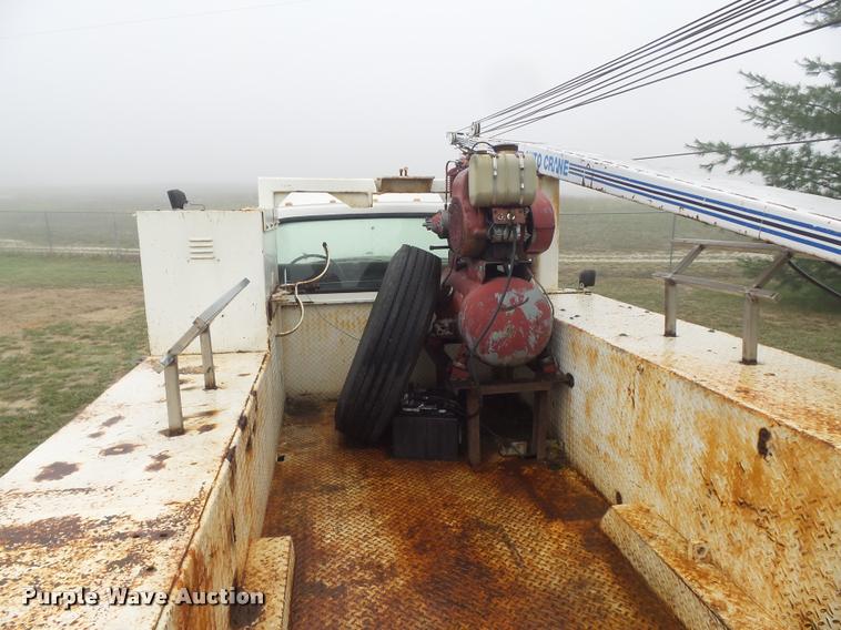 image for item DB6449 1987 Ford F700 service truck