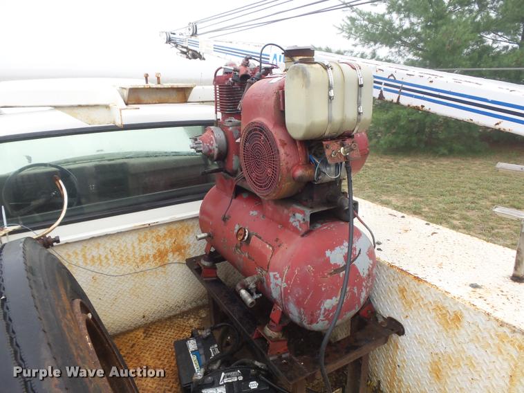 image for item DB6449 1987 Ford F700 service truck