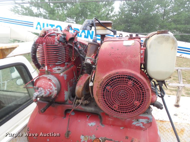 image for item DB6449 1987 Ford F700 service truck