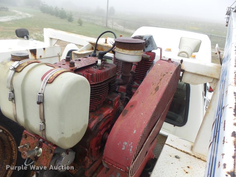 image for item DB6449 1987 Ford F700 service truck