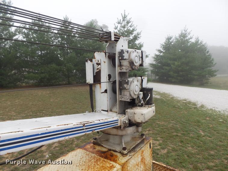 image for item DB6449 1987 Ford F700 service truck