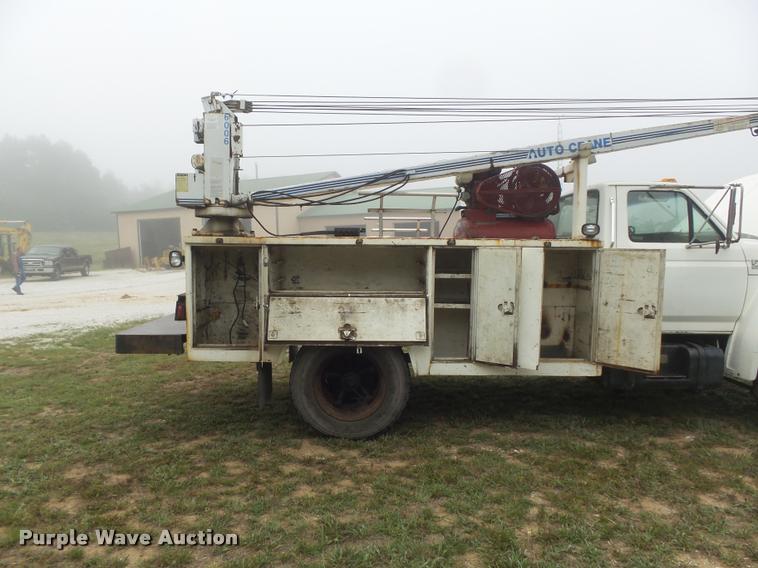 image for item DB6449 1987 Ford F700 service truck