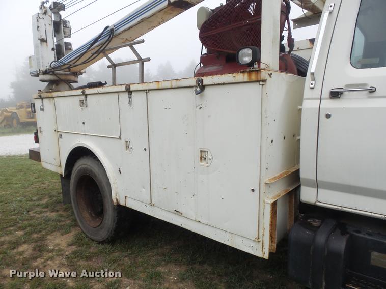 image for item DB6449 1987 Ford F700 service truck