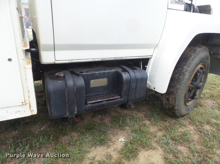 image for item DB6449 1987 Ford F700 service truck