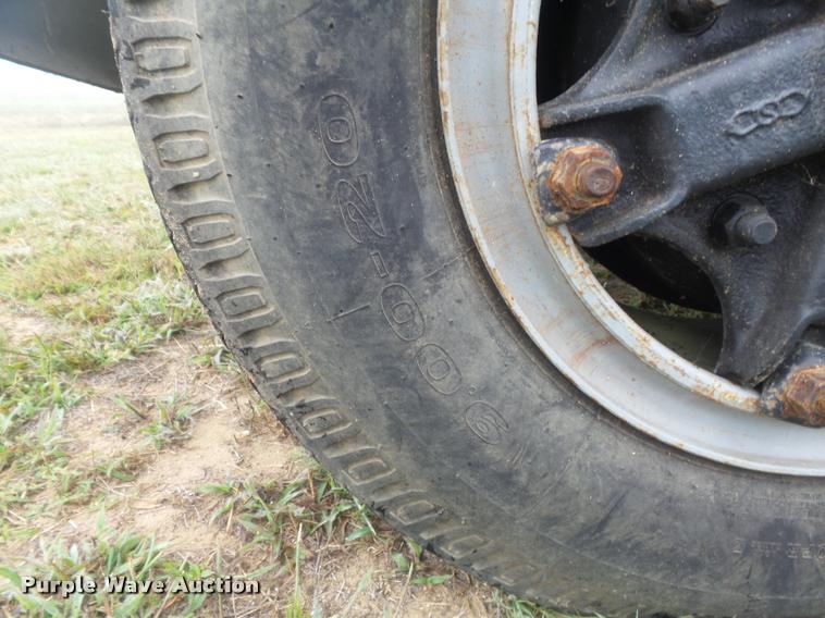 image for item DB6449 1987 Ford F700 service truck