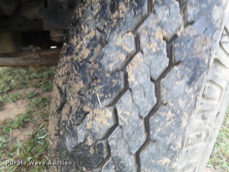 image for item DB6449 1987 Ford F700 service truck