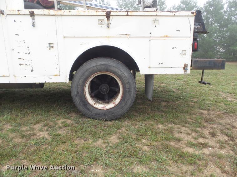 image for item DB6449 1987 Ford F700 service truck