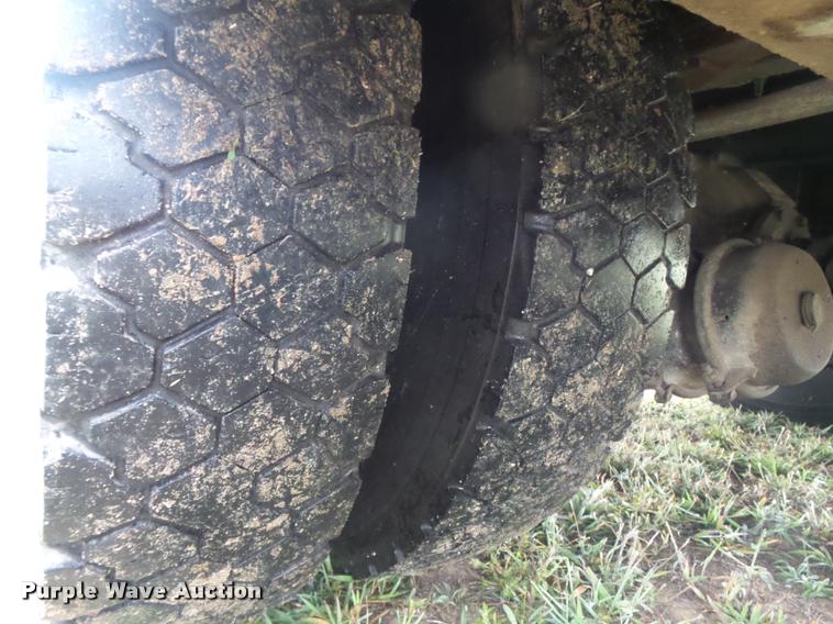 image for item DB6449 1987 Ford F700 service truck