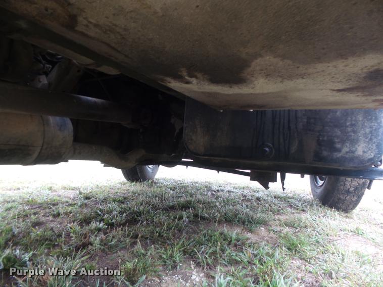 image for item DB6449 1987 Ford F700 service truck