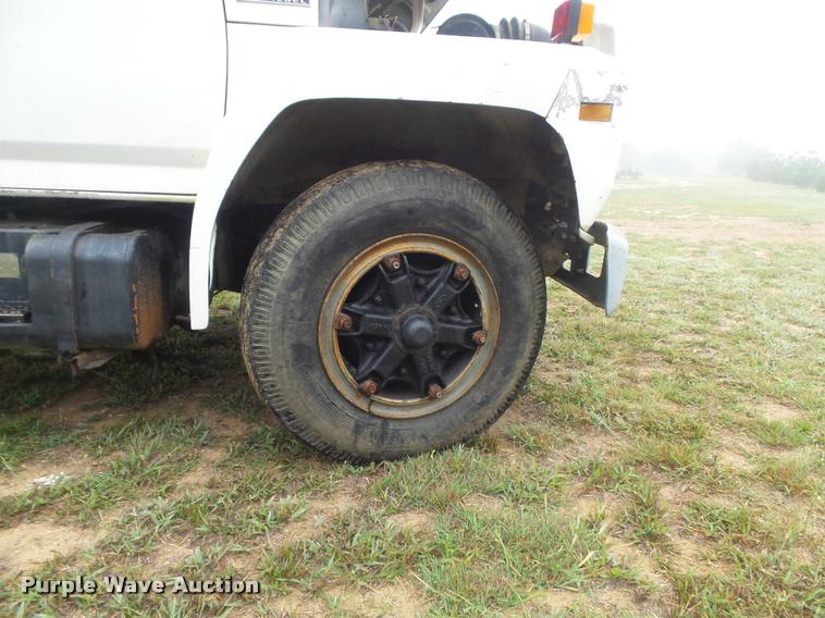 image for item DB6449 1987 Ford F700 service truck