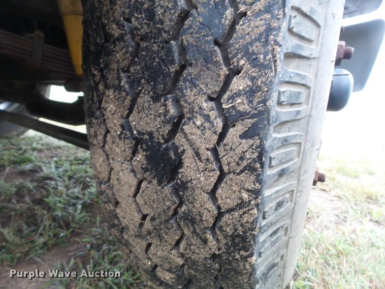 image for item DB6449 1987 Ford F700 service truck