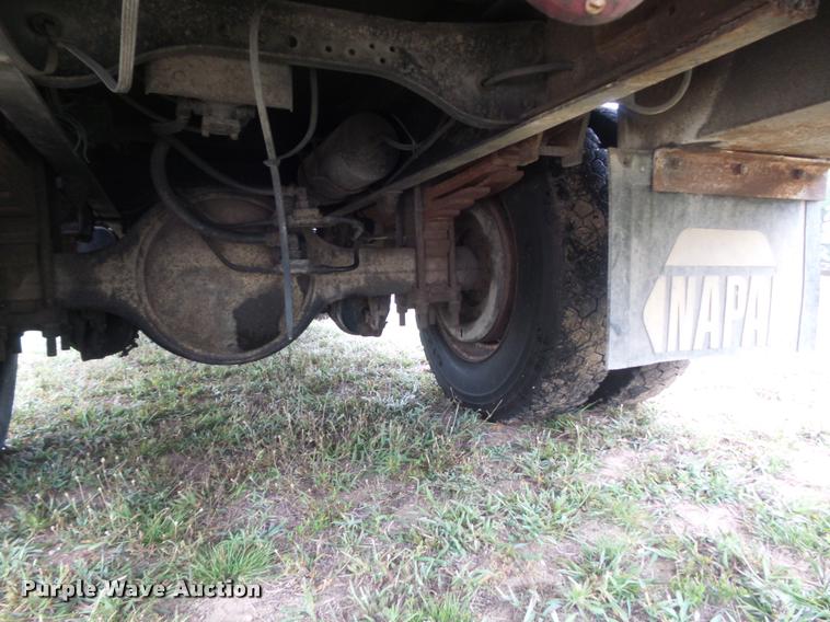 image for item DB6449 1987 Ford F700 service truck