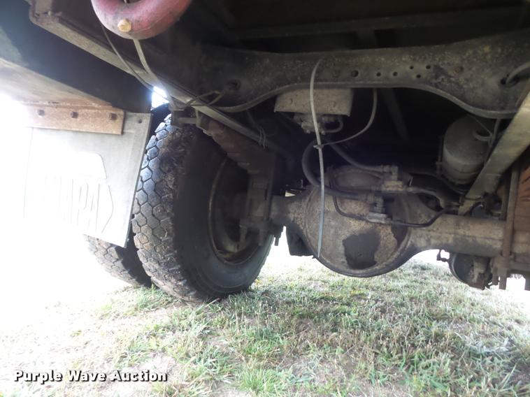 image for item DB6449 1987 Ford F700 service truck