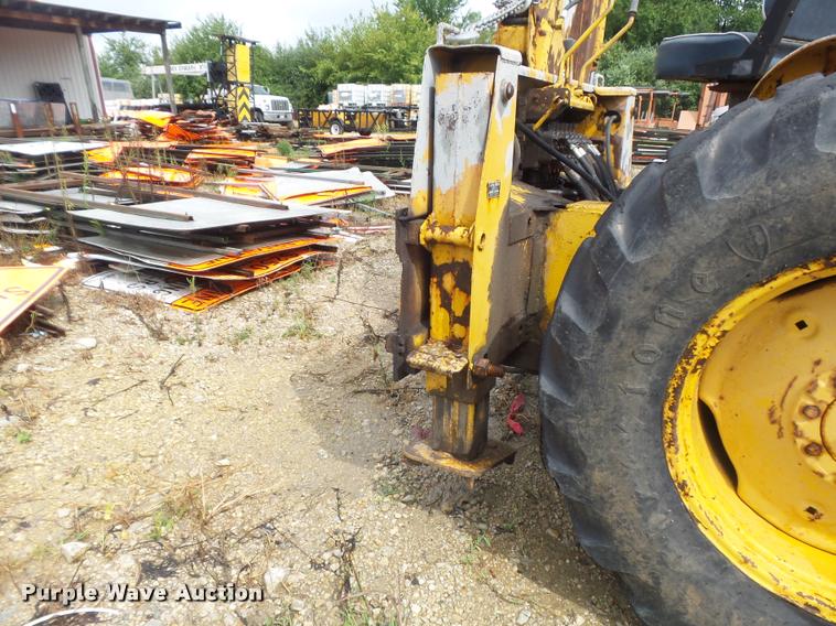 image for item DB6477 John Deere 2010 industrial tractor backhoe
