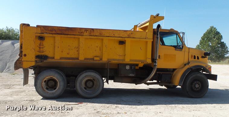 image for item DB7406 1998 Ford LT9501 Louisville 101 dump truck