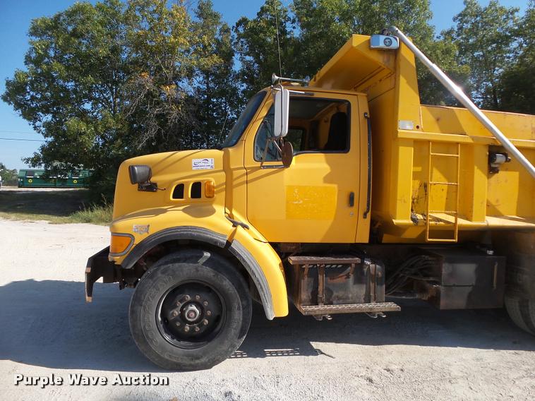 image for item DB7406 1998 Ford LT9501 Louisville 101 dump truck