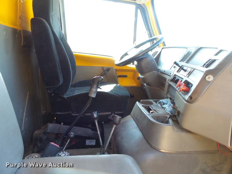 image for item DB7406 1998 Ford LT9501 Louisville 101 dump truck