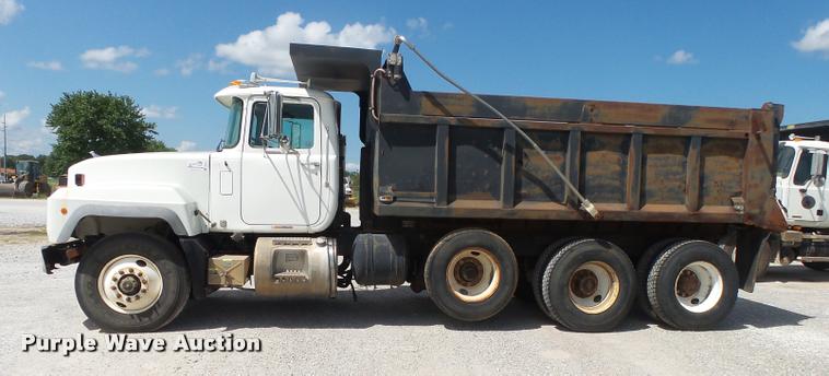 image for item DB7415 2001 Mack RD688S dump truck