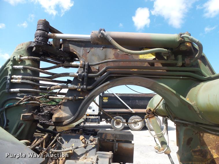 image for item DB7417 1982 Caterpillar 613B grid roller scraper