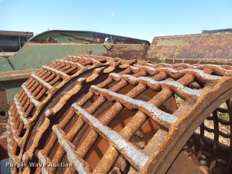 image for item DB7417 1982 Caterpillar 613B grid roller scraper