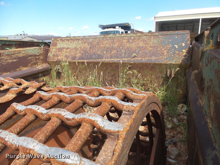 image for item DB7417 1982 Caterpillar 613B grid roller scraper