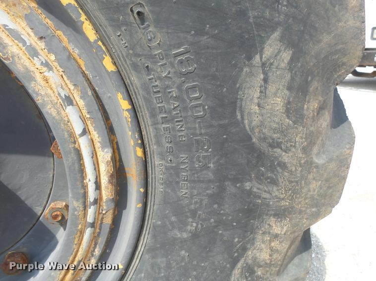 image for item DB7417 1982 Caterpillar 613B grid roller scraper