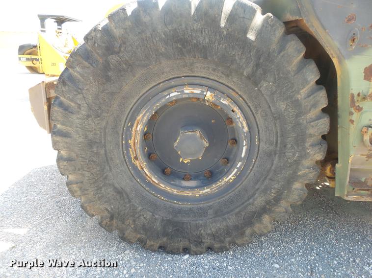 image for item DB7417 1982 Caterpillar 613B grid roller scraper