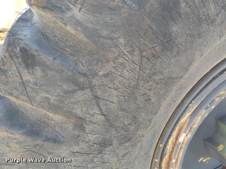 image for item DB7417 1982 Caterpillar 613B grid roller scraper