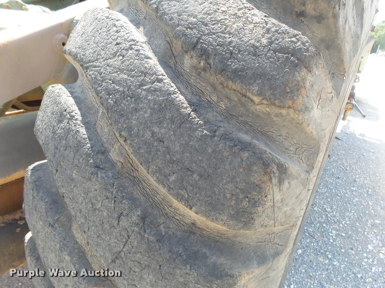 image for item DB7417 1982 Caterpillar 613B grid roller scraper