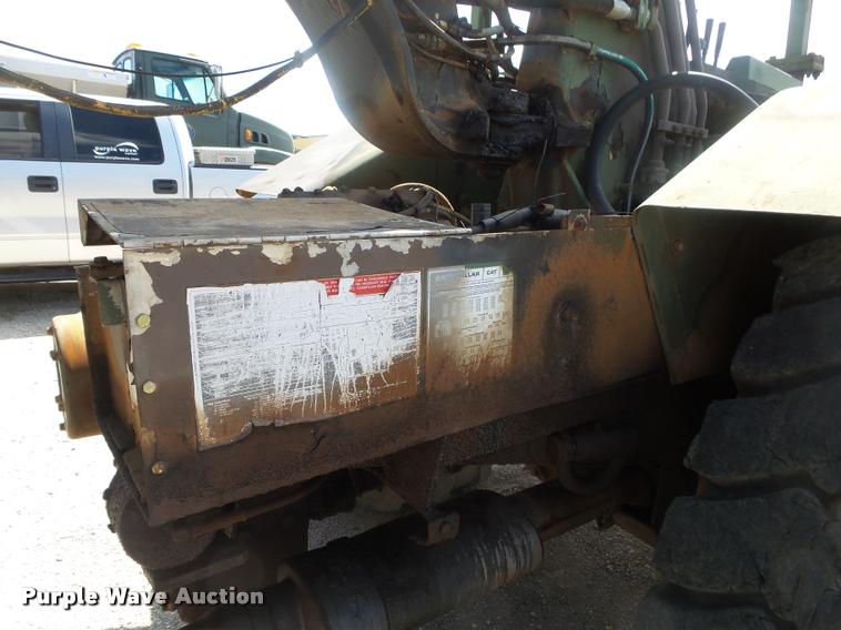 image for item DB7417 1982 Caterpillar 613B grid roller scraper