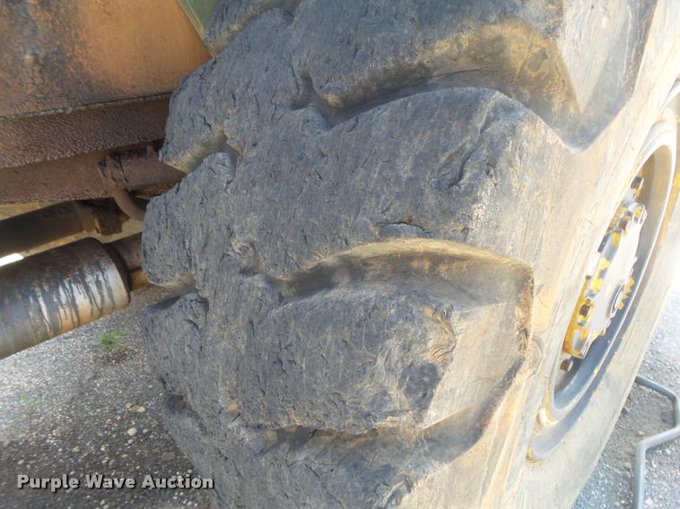 image for item DB7417 1982 Caterpillar 613B grid roller scraper