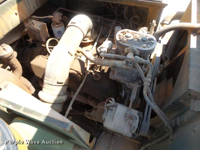 image for item DB7417 1982 Caterpillar 613B grid roller scraper