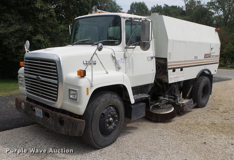 image for item DB7462 1990 Ford L7000 street sweeper truck