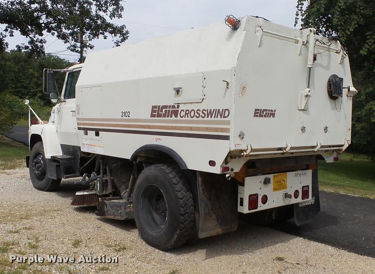 image for item DB7462 1990 Ford L7000 street sweeper truck