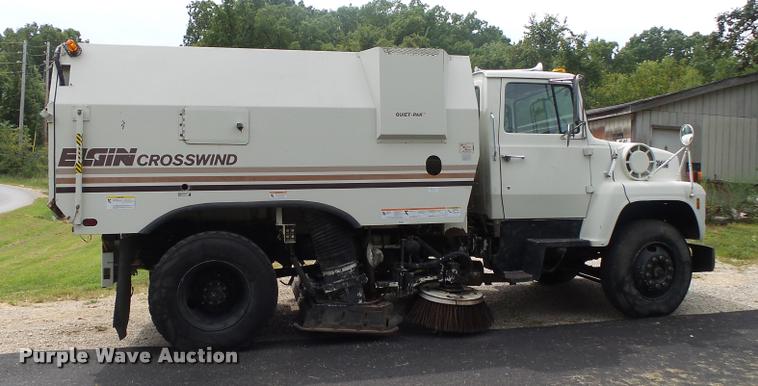 image for item DB7462 1990 Ford L7000 street sweeper truck