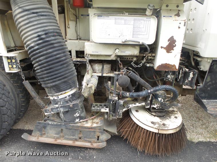 image for item DB7462 1990 Ford L7000 street sweeper truck