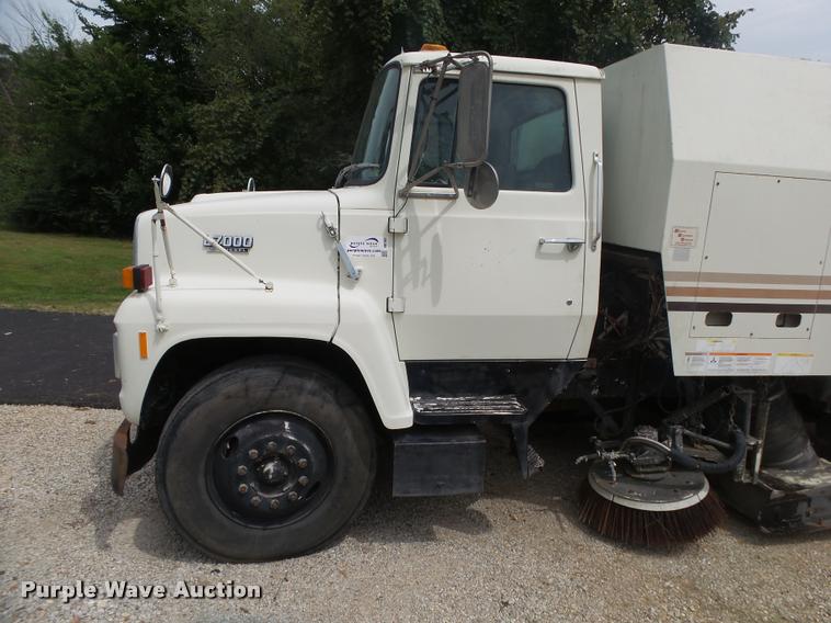 image for item DB7462 1990 Ford L7000 street sweeper truck