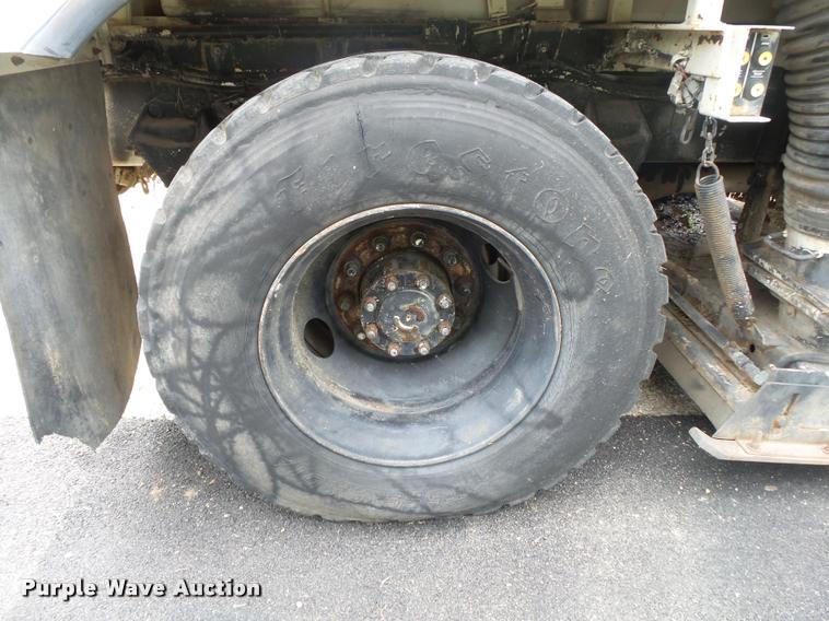 image for item DB7462 1990 Ford L7000 street sweeper truck