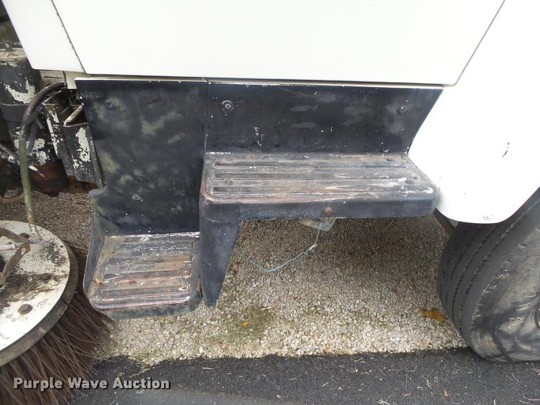 image for item DB7462 1990 Ford L7000 street sweeper truck