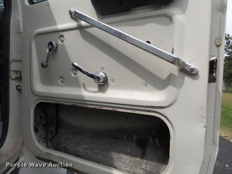 image for item DB7462 1990 Ford L7000 street sweeper truck