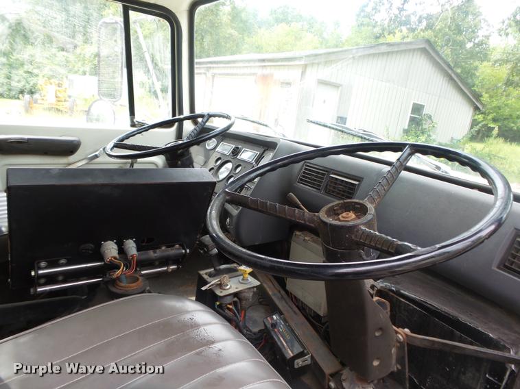image for item DB7462 1990 Ford L7000 street sweeper truck