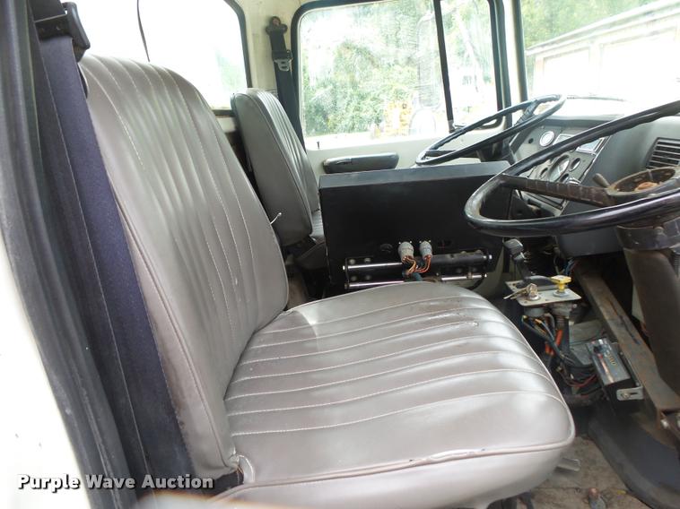 image for item DB7462 1990 Ford L7000 street sweeper truck