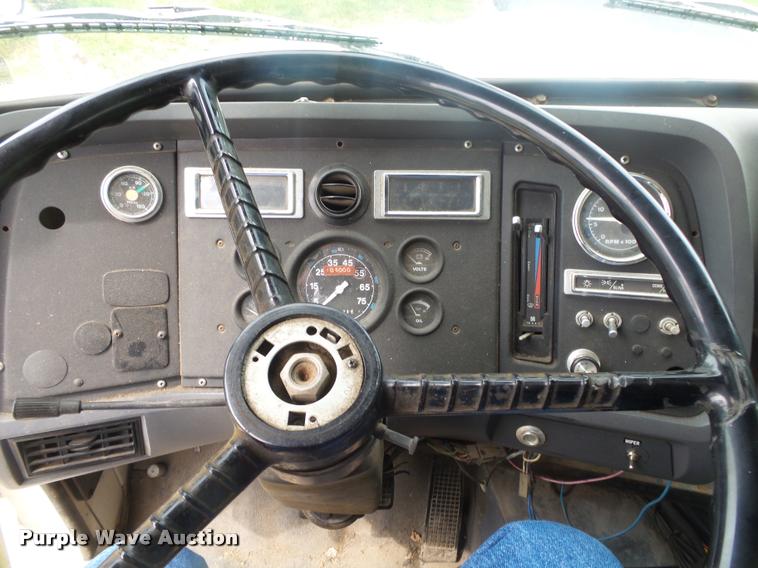 image for item DB7462 1990 Ford L7000 street sweeper truck