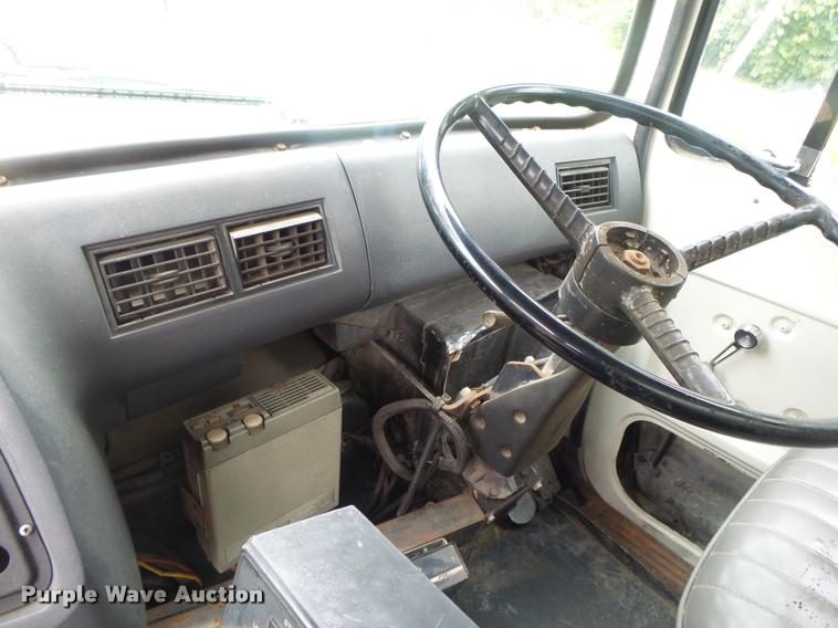 image for item DB7462 1990 Ford L7000 street sweeper truck